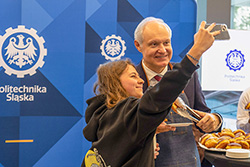 Tłumy studentów na Pączkach z Rektorem Tłumy studentów na Pączkach z Rektorem