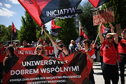 Protest naukowców przed Sejmem