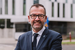 Prof. Piotr Stepnowski: zmiany demograficzne nie są dla uczelni zaskoczeniem
